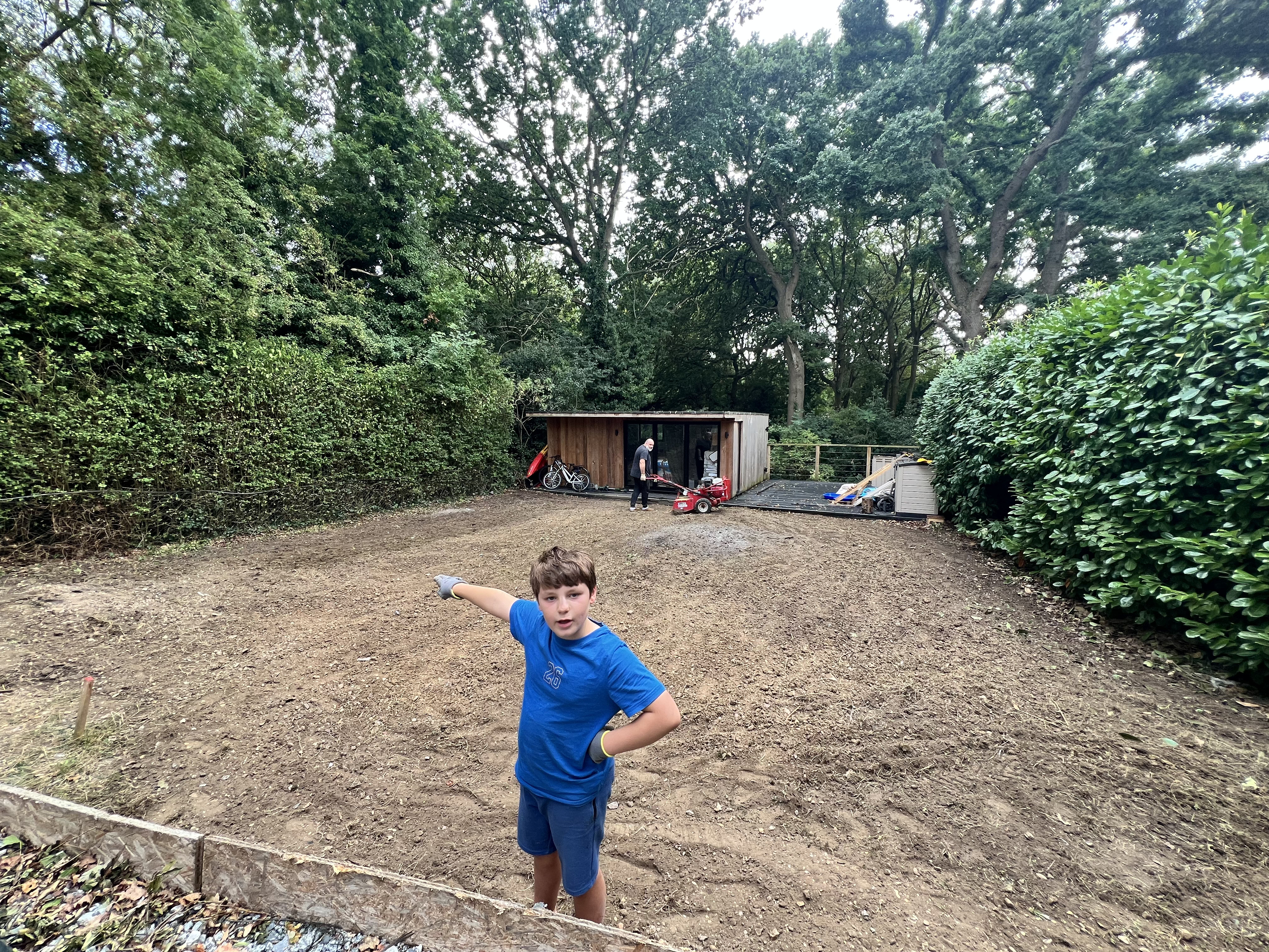 green garden with ponds and fountains